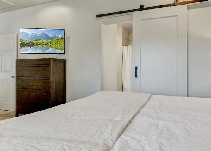 Amazing 4-bdrm Wbackyard Paradise In
