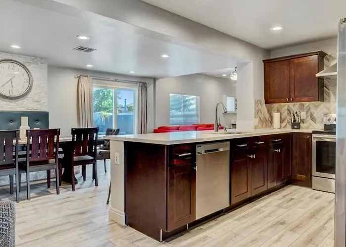 Holiday home Amazing 4-bdrm Wbackyard Paradise In *