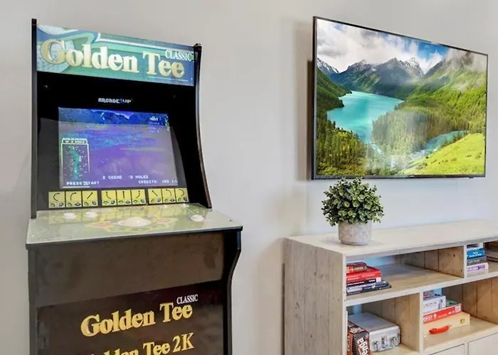 Amazing 4-bdrm Wbackyard Paradise In *