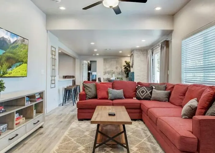 Amazing 4-bdrm Wbackyard Paradise In * Scottsdale