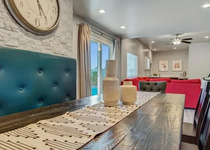 Holiday home Amazing 4-bdrm Wbackyard Paradise In