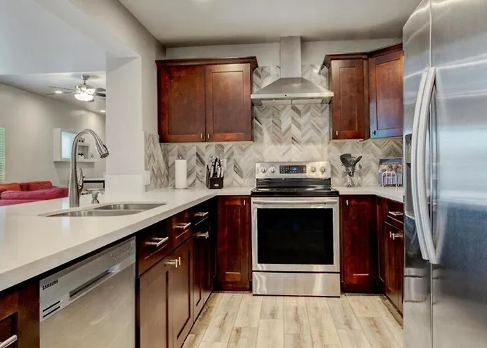 Amazing 4-bdrm Wbackyard Paradise In Holiday home