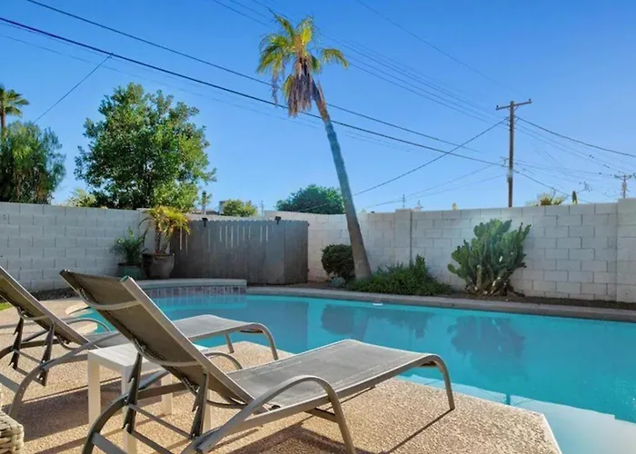 Amazing 4-bdrm Wbackyard Paradise In Holiday home *
