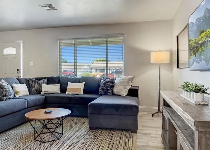 Holiday home Amazing 4-bdrm Wbackyard Paradise In